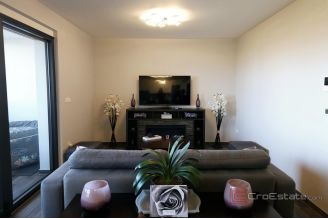 012 1021 55 Krk modern apartment with big terrace for sale
