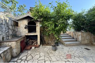 010 2049 100 Split Brda Family house with garden for sale