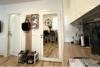 009 1032 05 Zagreb apartment with two units and parking space for sale