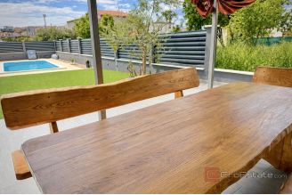 020 2060 14 Split Mejasi Modern house with pool for sale