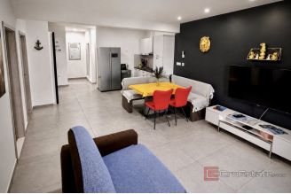 020 2060 14 Split Mejasi Modern house with pool for sale