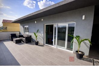 020 2060 14 Split Mejasi Modern house with pool for sale