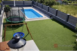 020 2060 14 Split Mejasi Modern house with pool for sale