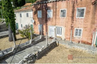010 5510 30 Dubrovnik Historic villa with a sea view for sale