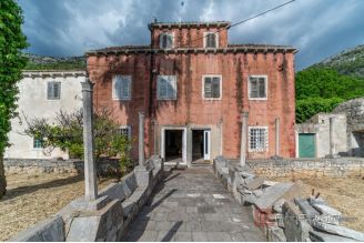 010 5510 30 Dubrovnik Historic villa with a sea view for sale