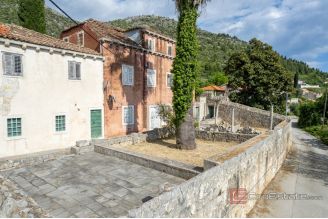 010 5510 30 Dubrovnik Historic villa with a sea view for sale