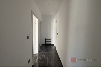 020 2035 376 Ciovo modern house with sea view for sale