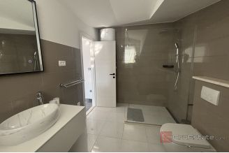 020 2035 376 Ciovo modern house with sea view for sale