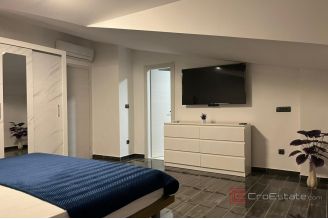 020 2035 376 Ciovo modern house with sea view for sale