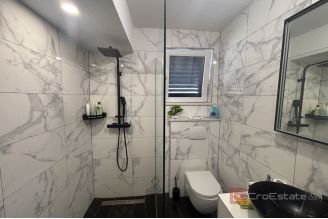 020 2035 376 Ciovo modern house with sea view for sale