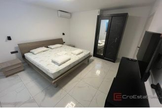 020 2035 376 Ciovo modern house with sea view for sale