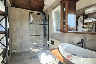 013 2047 129 Sinj House with spacious land for sale