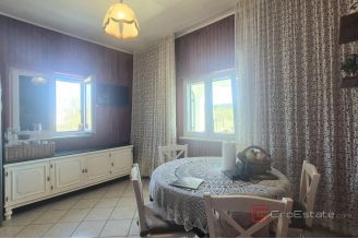013 2047 129 Sinj House with spacious land for sale