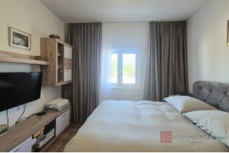 013 2047 129 Sinj House with spacious land for sale