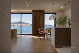 001 2035 377 Kastela Penthouse apartment with a sea view for sale