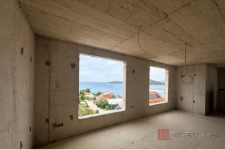 007 2044 87 Rogoznica two bedroom apartment with sea view for sale