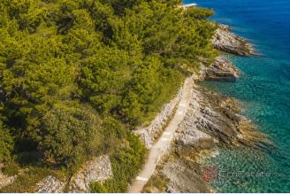 001 2060 17 Ugljan Building land in the second row to the sea for sale