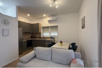 013 2046 189 Split Pujanke functional apartment in a busy location for rent