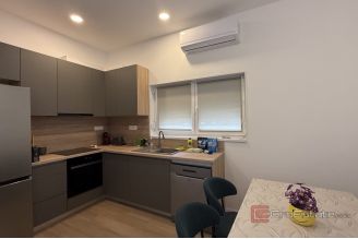 013 2046 189 Split Pujanke functional apartment in a busy location for rent