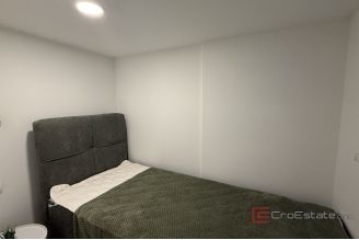 013 2046 189 Split Pujanke functional apartment in a busy location for rent
