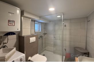013 2046 189 Split Pujanke functional apartment in a busy location for rent