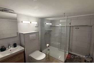013 2046 189 Split Pujanke functional apartment in a busy location for rent
