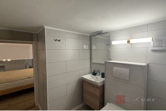 013 2046 189 Split Pujanke functional apartment in a busy location for rent