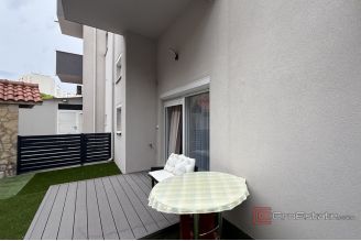013 2046 189 Split Pujanke functional apartment in a busy location for rent