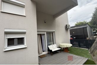 013 2046 189 Split Pujanke functional apartment in a busy location for rent