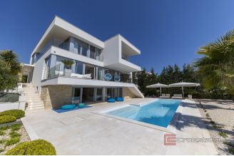 020 1033 01 Zadar designer villa in a prime seafront location for sale