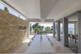 020 1033 01 Zadar designer villa in a prime seafront location for sale