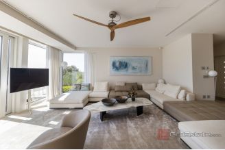 020 1033 01 Zadar designer villa in a prime seafront location for sale