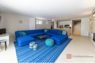 020 1033 01 Zadar designer villa in a prime seafront location for sale