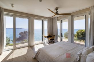 020 1033 01 Zadar designer villa in a prime seafront location for sale