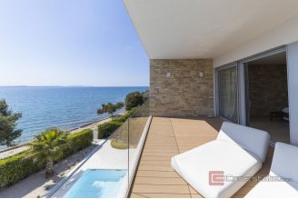 020 1033 01 Zadar designer villa in a prime seafront location for sale