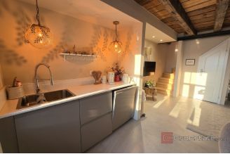 010 2061 10 kastela modern duplex apartment first row to the sea for sale