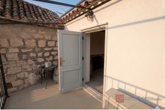 010 2061 10 kastela modern duplex apartment first row to the sea for sale