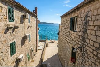 010 2061 10 kastela modern duplex apartment first row to the sea for sale