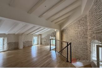 014 2046 190 Sibenik authentic stone house for sale