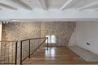 014 2046 190 Sibenik authentic stone house for sale