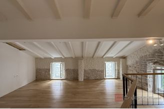 014 2046 190 Sibenik authentic stone house for sale