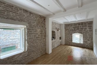 014 2046 190 Sibenik authentic stone house for sale