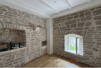 014 2046 190 Sibenik authentic stone house for sale