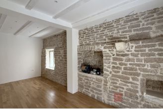 014 2046 190 Sibenik authentic stone house for sale