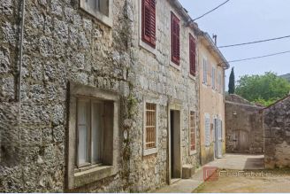 001 5515 30 Peljesac Stone house in a row for sale