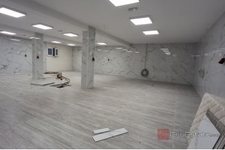 007 2031 258 Ciovo Commercial space in a busy location for rent