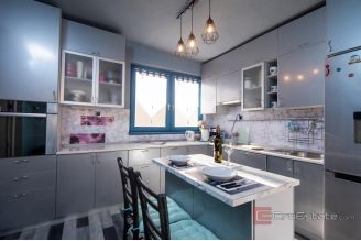 009 2061 11 Bacvice spacious three bedroom apartment for sale