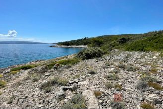 004 5517 30 Solta attractive land first row to the sea for sale