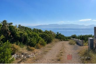 004 5517 30 Solta attractive land first row to the sea for sale