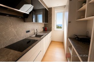 012 2056 14 Split Meje exclusive apartment in a prime location for sale